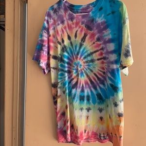Traditional tie-dye rainbow tee